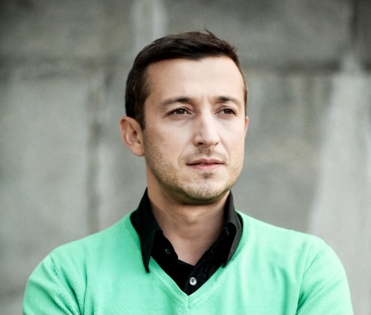 Выпускник ЕГТИ Сергей Шевченко представит свой новый спектакль «9//40» в Театре.doc