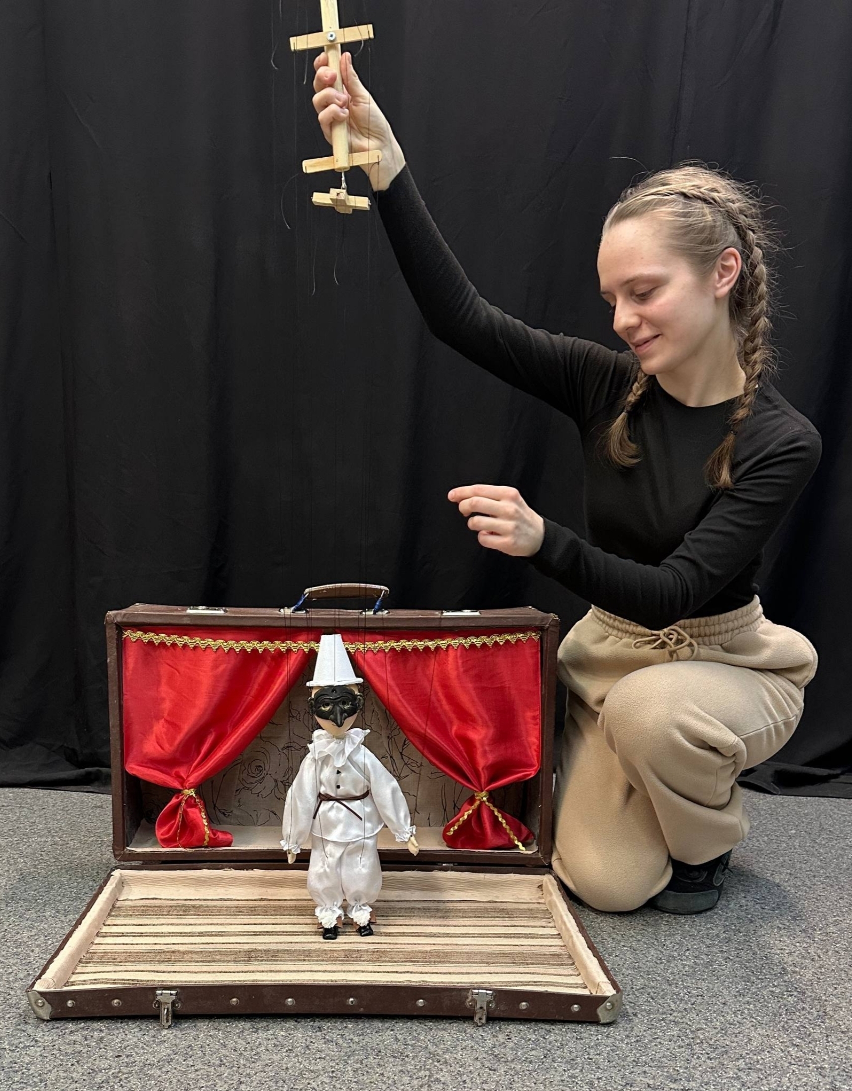  Экзамен по технологии театральной куклы сдали студенты 4 курса мастерской Н.Г. Холмогоровой