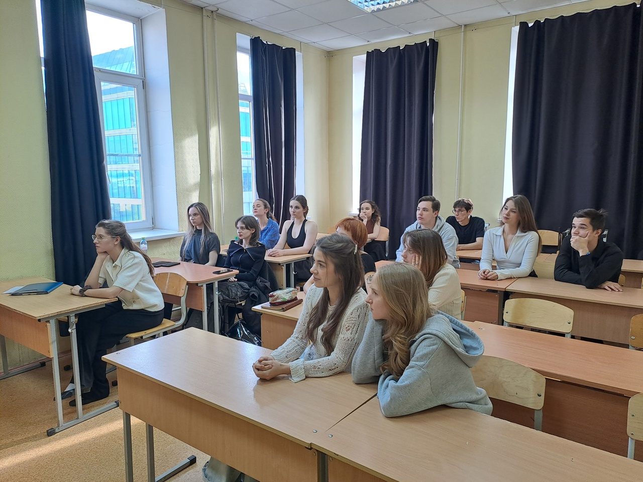 Студентам ЕГТИ рассказали о фронтовых корреспондентах