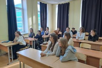 Студентам ЕГТИ рассказали о фронтовых корреспондентах