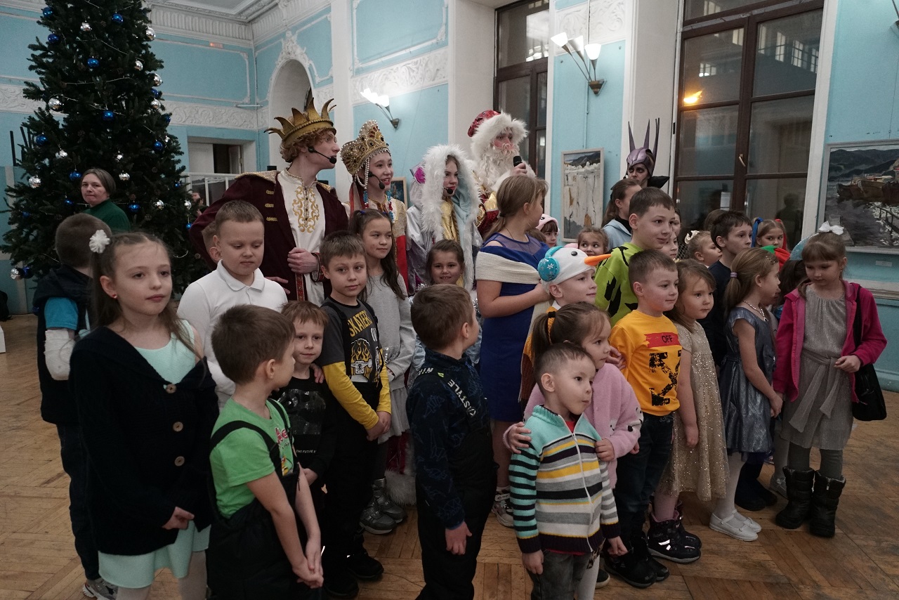 В ЕГТИ начались новогодние спектакли и представления!