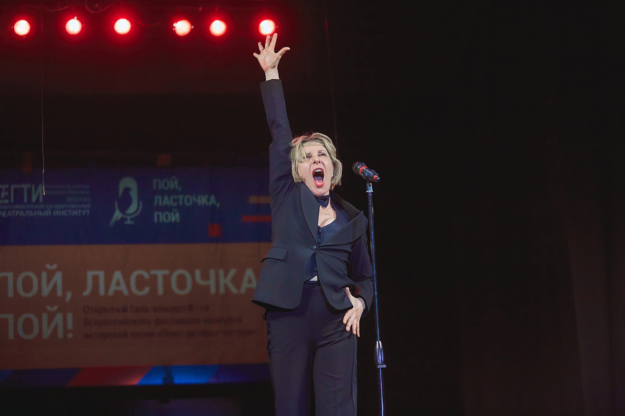 Пой ласточка пой спектакль. Пой ласточка пой текст. Пой ласточка пой спектакль. Пой ласточка пой. Пой ласточка пой спектакль.