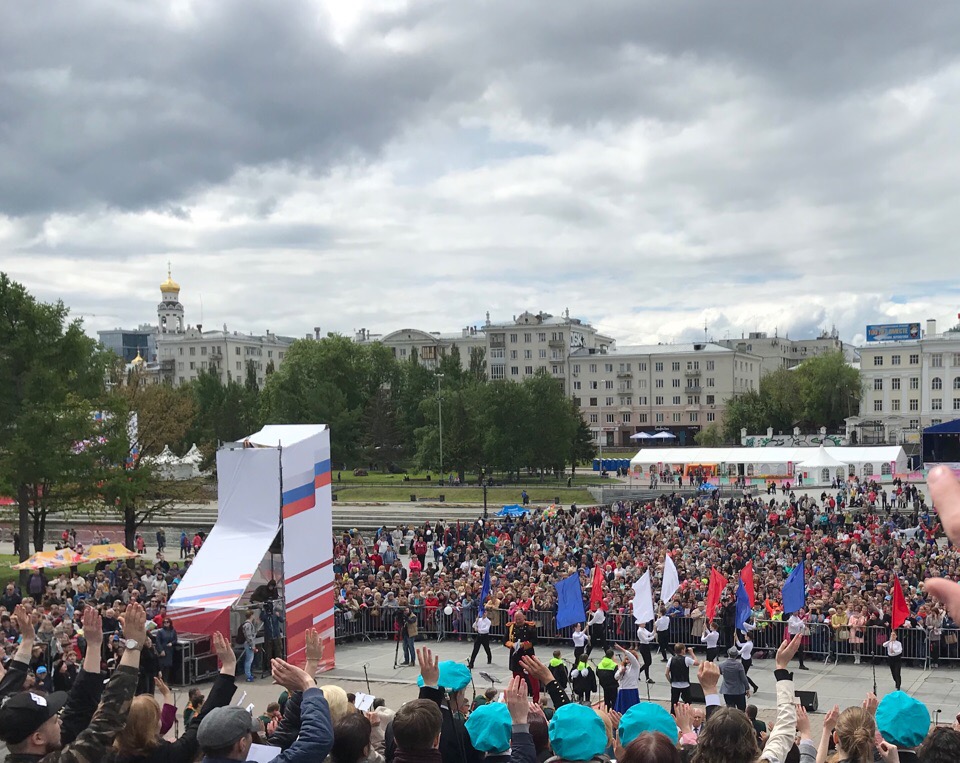 Студенты ЕГТИ споют сегодня в тысячном хоре в честь Дня России!